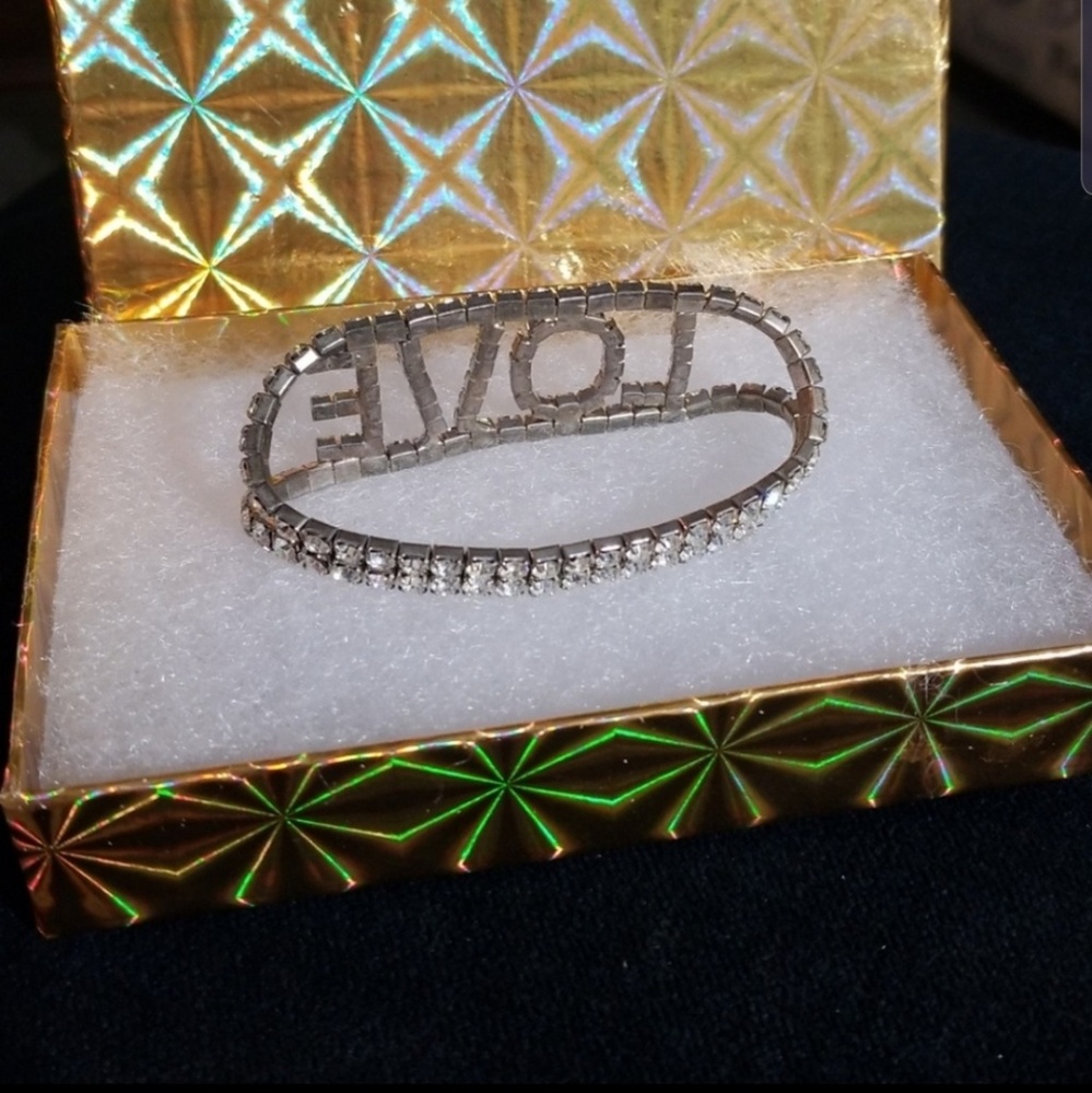 LOVE BRACELET - Picture 2 of 4